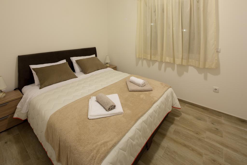 Apartments Raskovic Radanovici Exterior photo