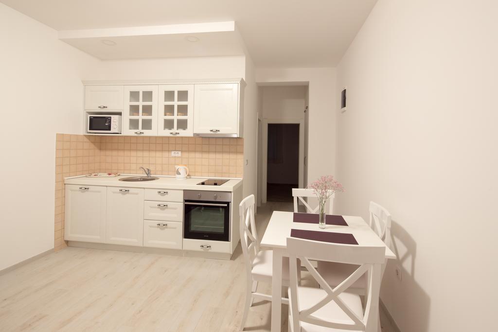Apartments Raskovic Radanovici Exterior photo