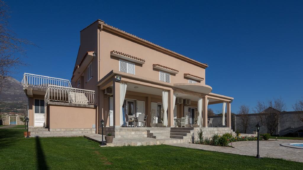 Apartments Raskovic Radanovici Exterior photo