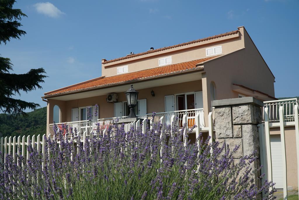 Apartments Raskovic Radanovici Exterior photo